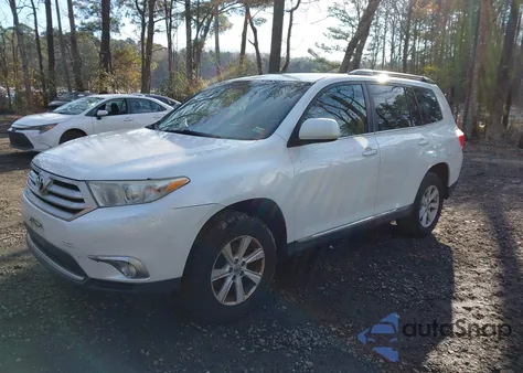 2013 Toyota Highlander Base Plus V6 из США, поврежденный, VIN 5TDBK3EH9DS192668